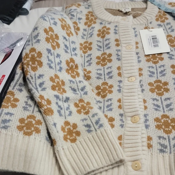 Nwt MAREA Women's Cream and Gold Floral Cardigan - Picture 4 of 6